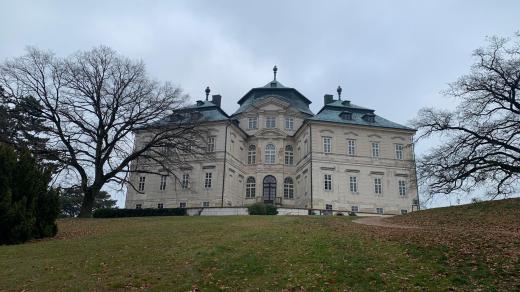 Zámek Karlova Koruna v Chlumci nad Cidlinou bude mít opravenou historickou konírnu a jízdárnu