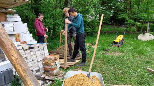 Skauty čeká spousta odpracovaných hodin a devatero řemesel v praxi