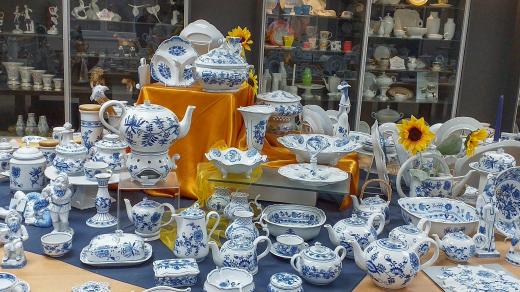 Klasické porcelánové nádobí