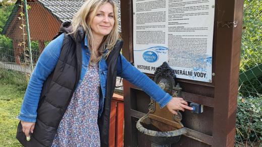 Martina Vrbová u pramene