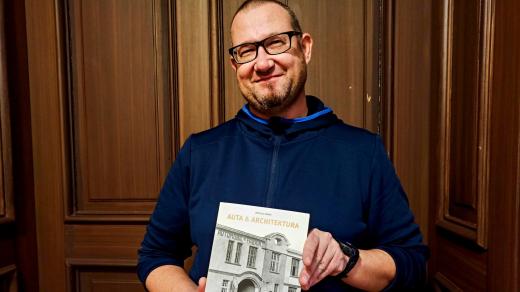 Historik Národního památkového ústavu Jaroslav Zeman je autorem publikace Auta & Architektura – Motoristické stavby v okresech Liberec a Jablonec nad Nisou