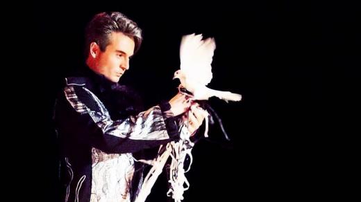 Jablonečan Aleš Březina vystupuje jako iluzionista Magic Alex Se svým vzorem Copperfieldem se v dětství setkal osobně