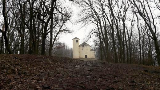 Rotunda sv. Jiří a sv. Vojtěcha na hoře Říp