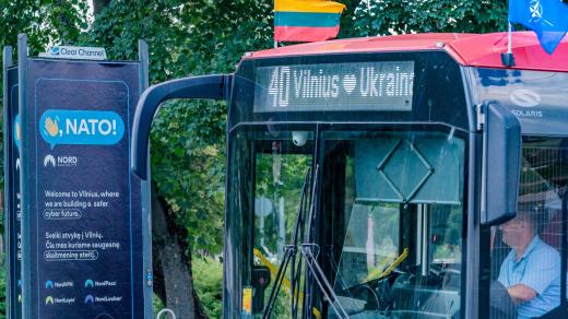 Příprava summitu NATO v ulicích Vilniusu