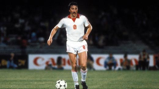 Fotbalista Antonín Panenka se proslavil legendárním dloubákem. Stejně tak Karel Poborský logem