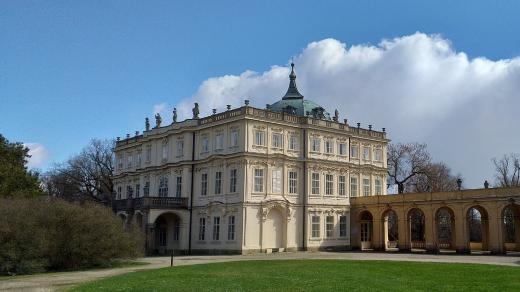 Zámek Ploskovice