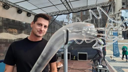 Hudebník Ondřej Glogar zahrál na keltský karnyx