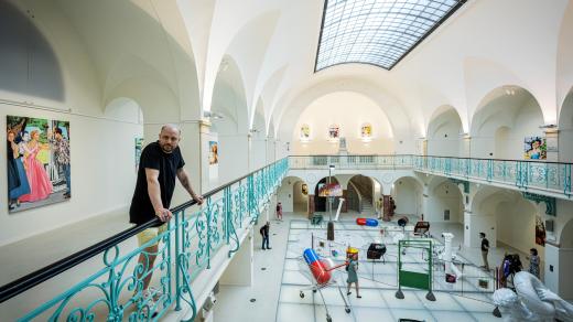 Výstava umělce Pasty Onera (na snímku) s názvem The Gilded Age v Oblastní galerii Liberec