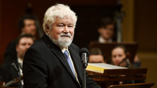 Petr Pithart při projevu, 2019