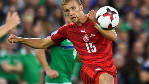 Záložník Tomáš Souček v dresu národního týmu potáhne český tým v kvalifikaci o postup na Euro 2024