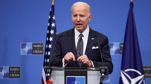Joe Biden v bruselské centrále NATO