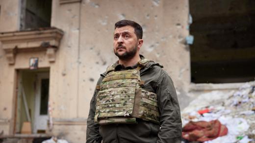 Ukrajinský prezident Volodymyr Zelenskyj navštívil ukrajinské vojáky na frontě v Charkovské oblasti