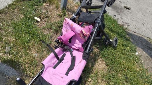 Kočárek, ve kterém zemřela čtyřletá Liza Dmytrijevová při ruském útoku na město Vinnycja