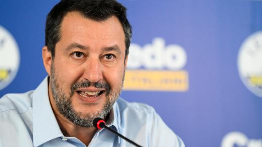 Předseda strany Liga Matteo Salvini hovoří na tiskové konferenci den po předčasných volbách