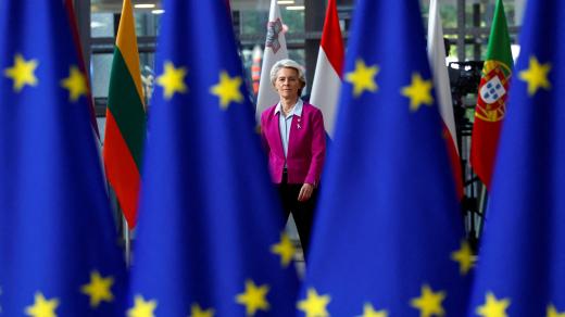 Předsedkyně Evropské komise Ursula von der Leyenová na summitu v Bruselu