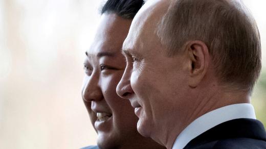 Kim Čong-un a Vladimir Putin na archivní fotografii z jednání ve Vladivostoku z dubna 2019