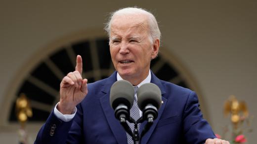 Americký prezident Joe Biden hovoří zahradě Bílého domu ve Washingtonu během akce, na které byl oznámen nový Úřad Bílého domu pro prevenci násilí páchaného střelnými zbraněmi