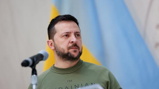 Ukrajinský prezident Volodymyr Zelenskyj hovoří s novináři po setkání s výkonnou ředitelkou Mezinárodního měnového fondu Kristalinou Georgievovou v sídle MMF ve Washingtonu