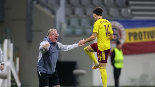 Veljko Birmancevic slaví vstřelenou branku do sítě Limassolu