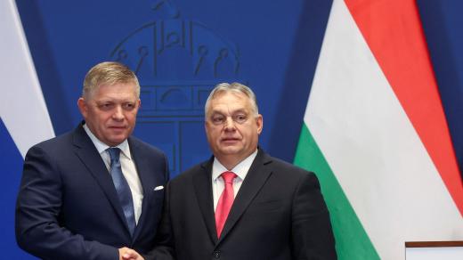 Slovenský premiér Robert Fico (vlevo) po schůzce s maďarským kolegou Viktorem Orbánem v Budapešti