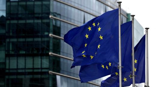 Evropské vlajky před sídlem Evropské komise v Bruselu, Belgie 20. září 2023