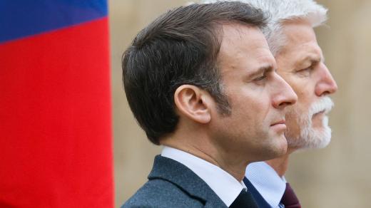 Francouzský prezident Emmanuel Macron se svým českým protějškem Petrem Pavlem