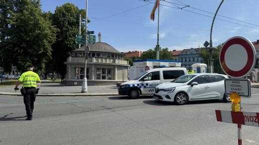 Provoz na hradeckém Pražském mostě
