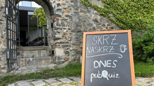 Hospody lákají zákazníky na zajímavý program, například vědomostní kvízy