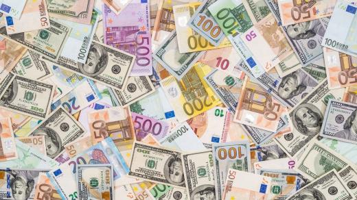 Americké dolary a eura