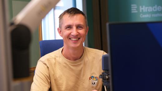 Michal Černý ve studiu Českého rozhlasu Hradec Králové