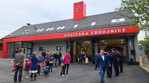 Dobrovolní hasiči ze Žichlic mají novou moderní zbrojnici