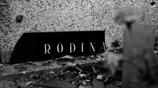 Rodina - náhrobek