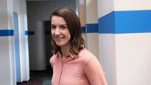 Veronika Střítecká ve studiu Českého rozhlasu Hradec Králové