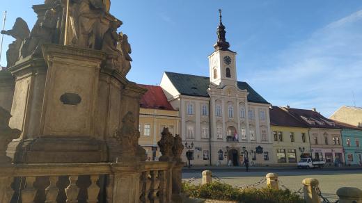 Mariánský sloup a radnice v Rokycanech