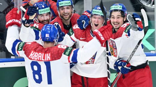 Hokejisté národního týmu se radují z gólu