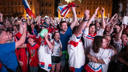 Fanoušci na Staroměstském náměstí v Praze fandili hokejistům v souboji o zlato