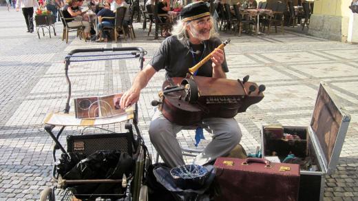Busking, pouliční muzikant