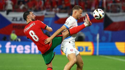 Antonín Barák svedl v zápase proti Portugalcům mnoho soubojů nejen s Bruno Fernandesem