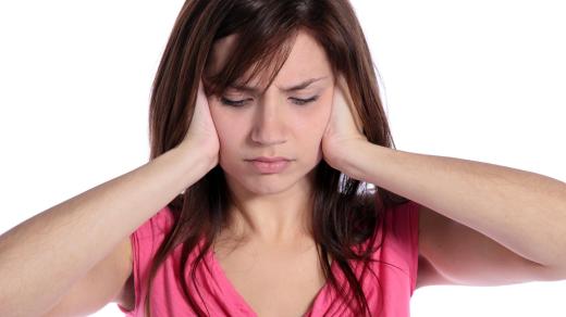 Tinnitus neboli laicky šumění v uších (ilustrační foto)