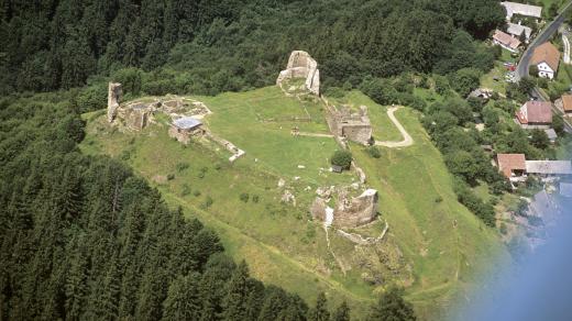 Zřícenina hradu Lichnice z výšky