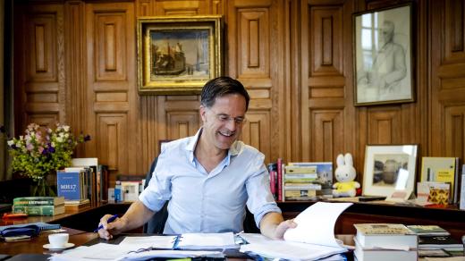 Mark Rutte v kanceláři v Torentje