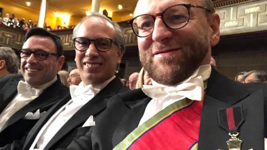 Jose Luis Tejera, Santiago Wins a Jiří Šitler - medaile Free Barma Rangers na slavnostním předávání Nobelových cen