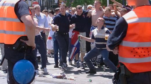 Belgičtí fotbalisté měli na Euru 2000 plno starostí s britskými fanoušky