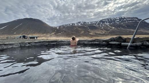 Lázně fungují jen od jara do podzimu. Široko daleko totiž není žádná civilizace, a tak v zimě příjezdovou cestu nikdo neudržuje