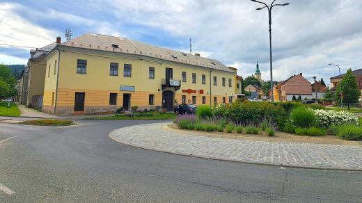 V Dolanech začala rekonstrukce stoleté sokolovny, domu služeb a první části bývalé likérky