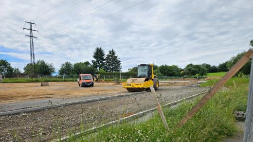 Nové parkoviště vzniká v Pelhřimově