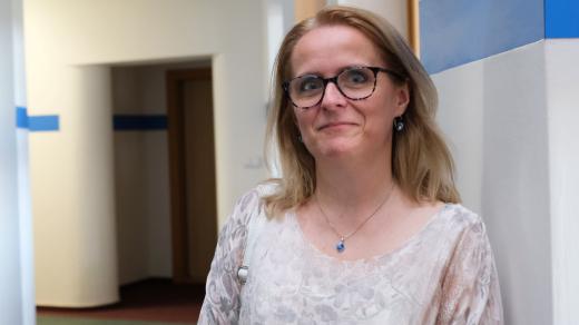 Daniela Ridlová ve studiu Českého rozhlasu Hradec Králové