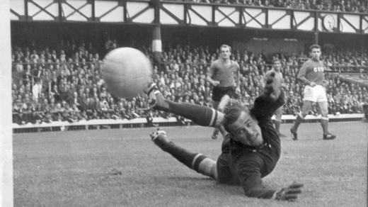 Lev Jašin byl Mezinárodní federací fotbalových historiků a statistiků označen za nejlepšího brankáře 20. století