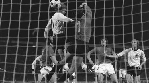 Ivo Viktor v brance Československé reprezentace na evropském šampionátu v roce 1976