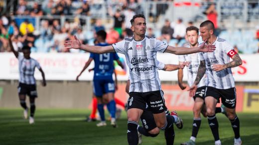 Jan Suchan z Českých Budějovic může s Dynamem slavit záchranu v první lize